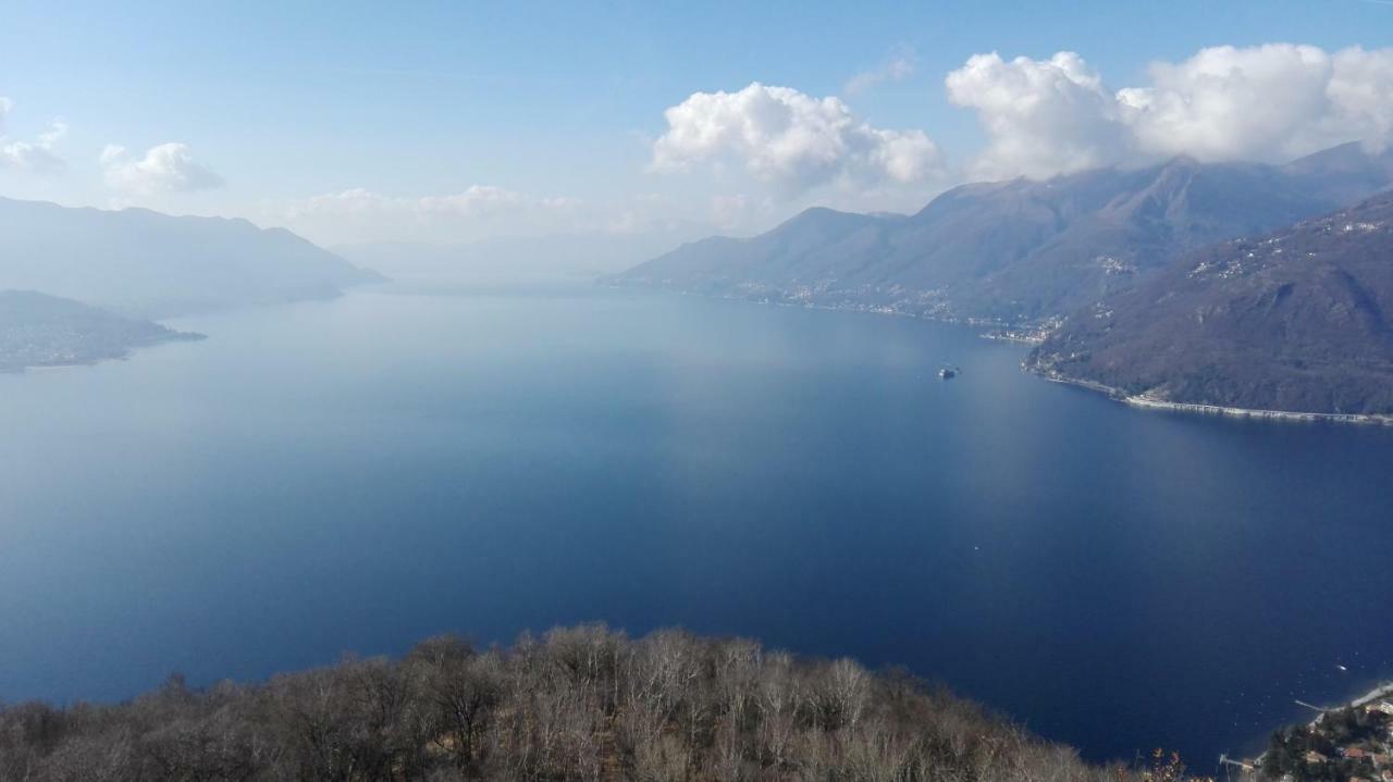 Panorama Sul Lago Porto Valtravaglia Exteriér fotografie