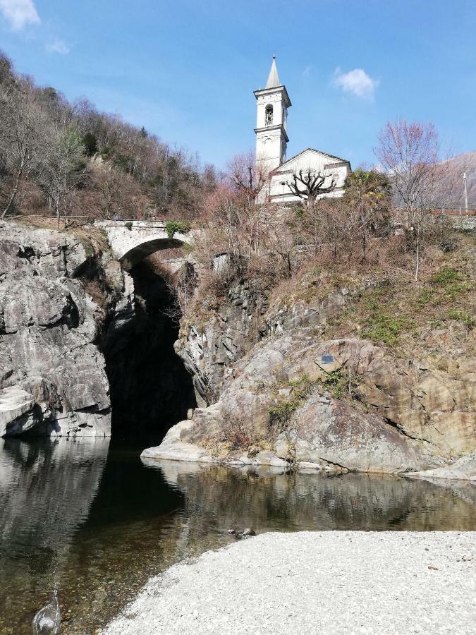 Panorama Sul Lago Porto Valtravaglia Exteriér fotografie